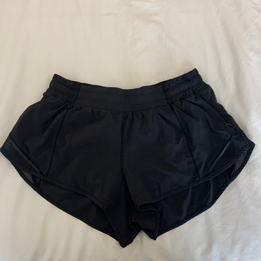 EXCELLENT Condition Black Lulu 2.5 Hotty Hot Black Shorts